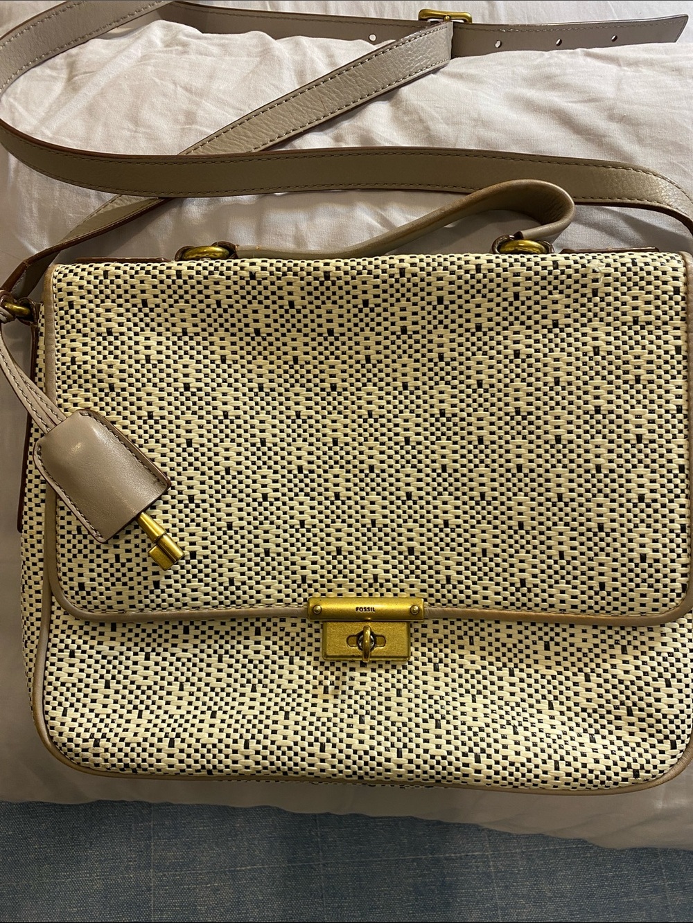 Vintage Fossil Key-Per Woven Crossbody Bag With a Distinct Brass Turn Lock